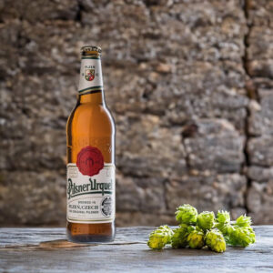 Cerveza Pilsner Urquel con lúpulos