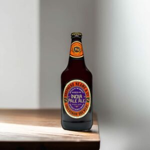 Cerveza Shepherd Indian Pale Ale en mesa de madera