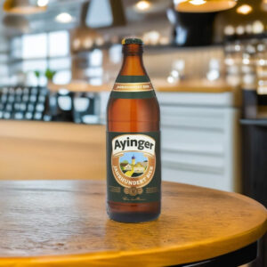 Cerveza Ayinger Jahrhundert en una mesa