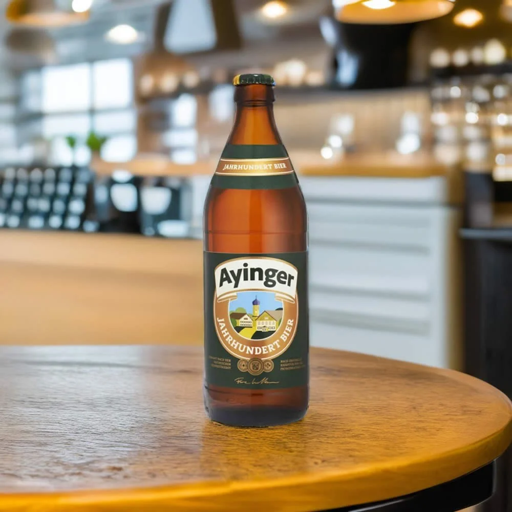 Cerveza Ayinger Jahrhundert en una mesa