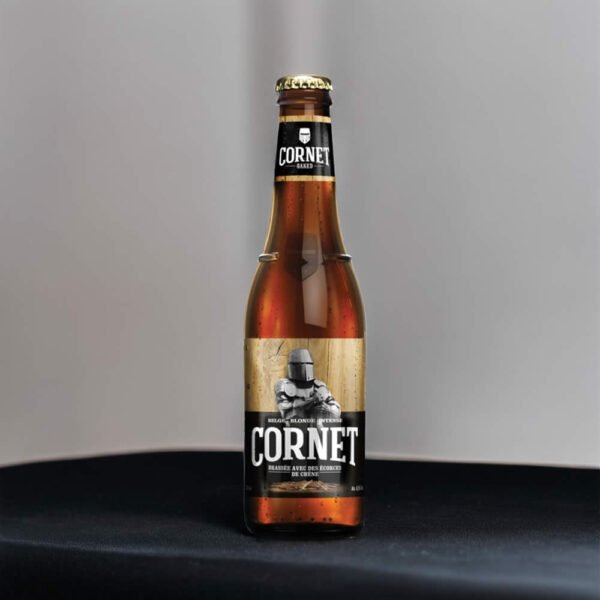 Cerveza Cornet Blonde sobre mesa negra
