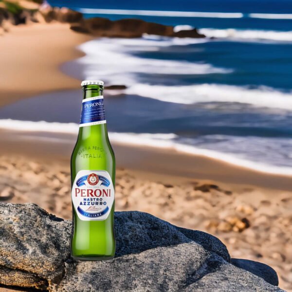 Cerveza Peroni Nastro Azzurro en el mar
