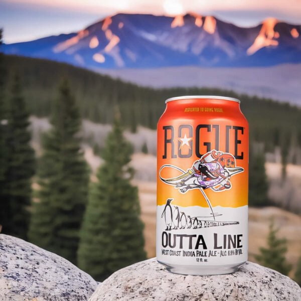 Cerveza Rogue Outta Line en la montaña