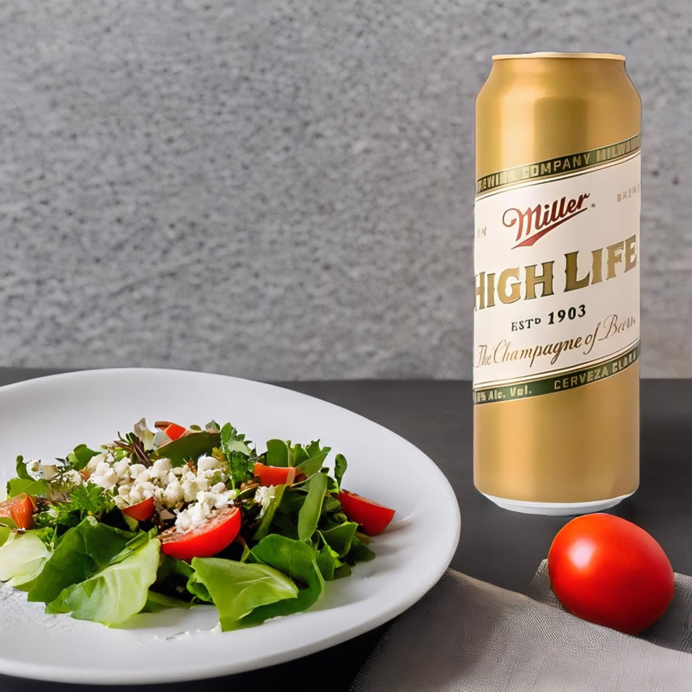Cerveza Miller High Life con ensalada